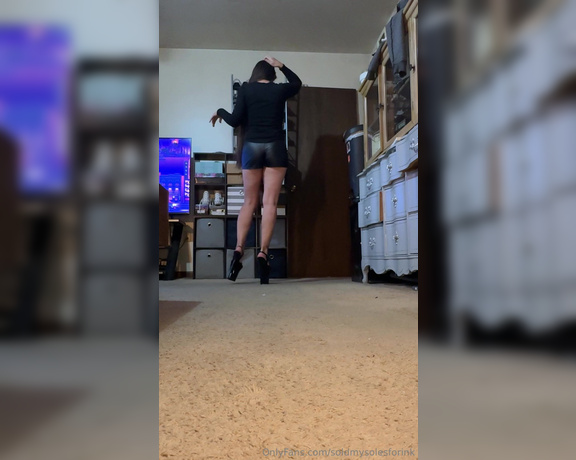 SoldmySolesforInk aka soldmysolesforink - 10-16-2024 OnlyFans Video - Practiced strutting in my new 8in heels  if only I had a good pet to_kxn0