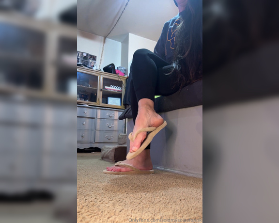 SoldmySolesforInk aka soldmysolesforink - 10-26-2024 OnlyFans Video - I want to see you lick my salty sweet nectar from my fuzzy flip flops