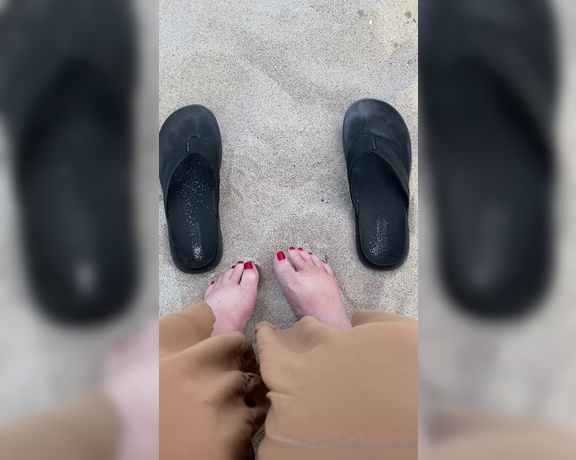 AmazonAmanda aka amazonamanda - 07-15-2024 OnlyFans Video - Calling all dirty foot loversafter a day on the beach, my hot and sweaty size 13s_jqzc