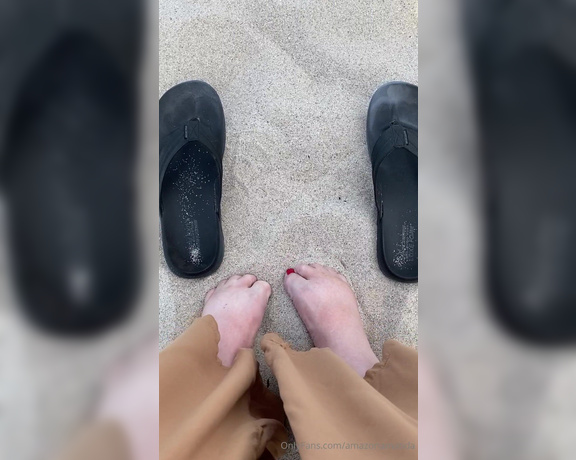 AmazonAmanda aka amazonamanda - 07-15-2024 OnlyFans Video - Calling all dirty foot loversafter a day on the beach, my hot and sweaty size 13s_jqzc