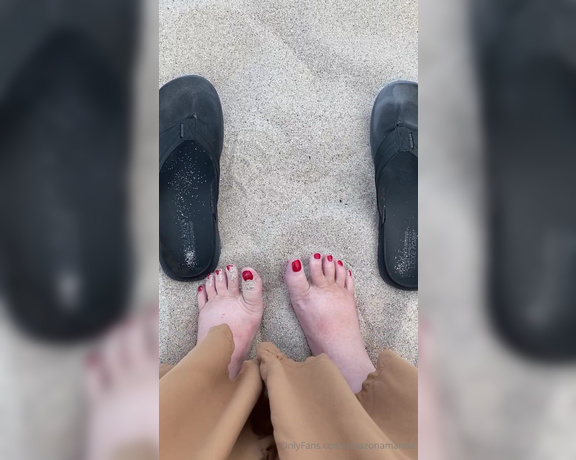 AmazonAmanda aka amazonamanda - 07-15-2024 OnlyFans Video - Calling all dirty foot loversafter a day on the beach, my hot and sweaty size 13s_jqzc