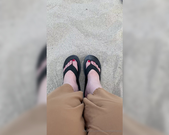 AmazonAmanda aka amazonamanda - 07-15-2024 OnlyFans Video - Calling all dirty foot loversafter a day on the beach, my hot and sweaty size 13s