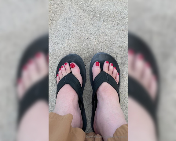 AmazonAmanda aka amazonamanda - 07-15-2024 OnlyFans Video - Calling all dirty foot loversafter a day on the beach, my hot and sweaty size 13s