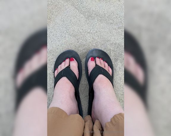 AmazonAmanda aka amazonamanda - 07-15-2024 OnlyFans Video - Calling all dirty foot loversafter a day on the beach, my hot and sweaty size 13s