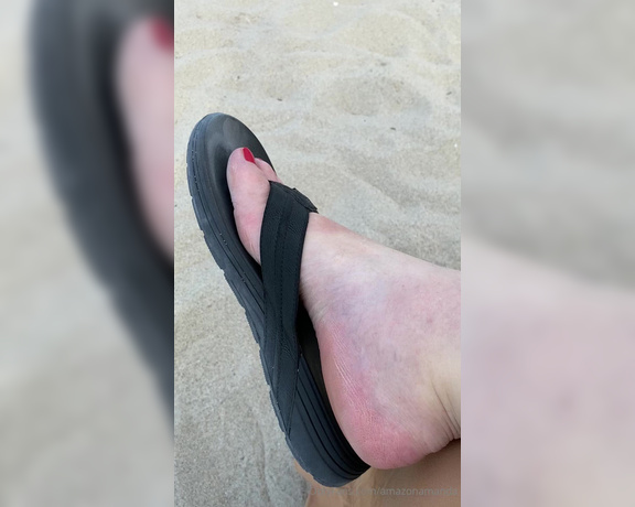 AmazonAmanda aka amazonamanda - 07-15-2024 OnlyFans Video - Calling all dirty foot loversafter a day on the beach, my hot and sweaty size 13s