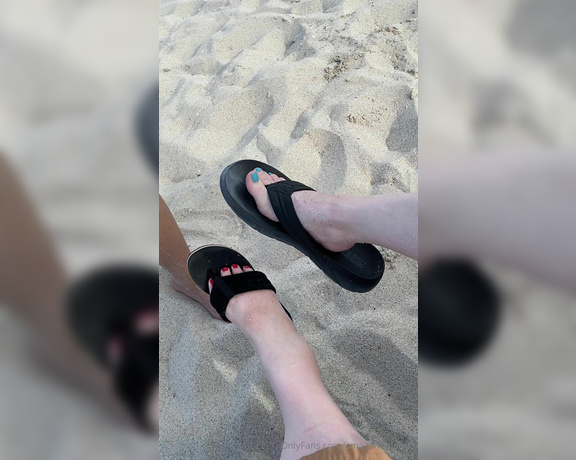 AmazonAmanda aka amazonamanda - 07-15-2024 OnlyFans Video - You know how I Love my size comparisonsNikkis size 6 vs my 13s