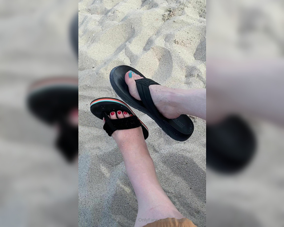 AmazonAmanda aka amazonamanda - 07-15-2024 OnlyFans Video - You know how I Love my size comparisonsNikkis size 6 vs my 13s