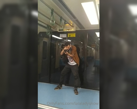 Lady Snow aka lalaladysnow - 12-22-2020 OnlyFans Video - I took some naked pictures on the subway