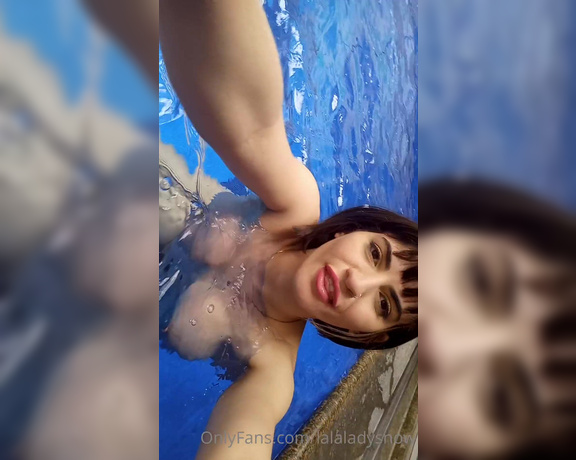 Lady Snow aka lalaladysnow - 10-11-2022 OnlyFans Video - Boa tarde amores, vamos tomar um banho de piscina