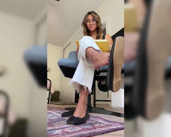 Asian Smart Soles aka asiansmartsoles - 03-22-2024 OnlyFans Video - hey  hows it going just wanted to tell you about this new book im reading,