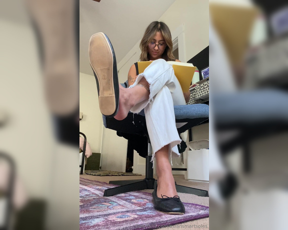 Asian Smart Soles aka asiansmartsoles - 03-22-2024 OnlyFans Video - hey  hows it going just wanted to tell you about this new book im reading,