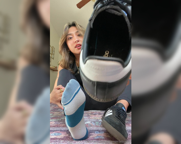 Asian Smart Soles aka asiansmartsoles - 04-05-2024 OnlyFans Video - hey   i just got back from a walk, would you smell my feet right