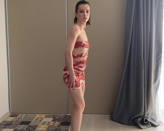 Beamititik aka beamititik - 04-10-2023 OnlyFans Video - Sexy try on with the prettiest outfits and strawberrys  tryon sexyoutfits strawberry