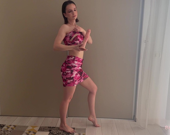 Beamititik aka beamititik - 05-25-2023 OnlyFans Video - Hello  Working out my throat, huge throat bulge  solo bulge dildo cute