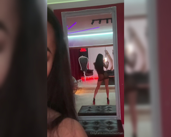 Evil Woman aka evilwoman - 08-28-2024 OnlyFans Video - Today sssion outfit