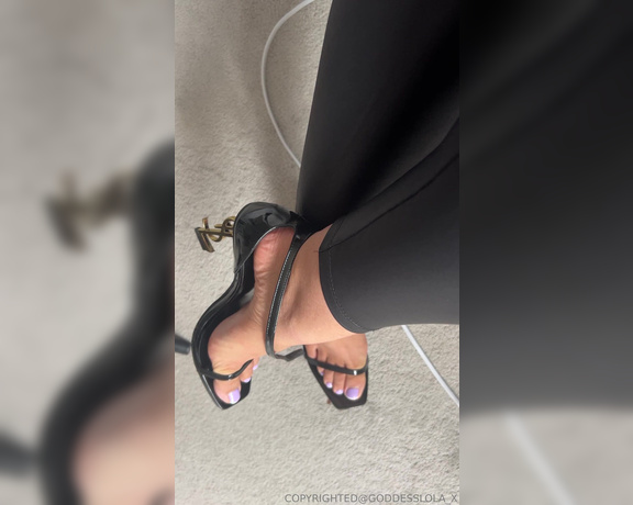 Goddess Lola aka thegoddesslolaa - 07-23-2024 OnlyFans Video - Treating you to a POV of my perfect toes and feet in my favourite pair of