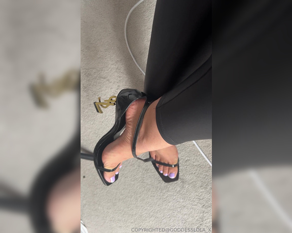 Goddess Lola aka thegoddesslolaa - 07-23-2024 OnlyFans Video - Treating you to a POV of my perfect toes and feet in my favourite pair of