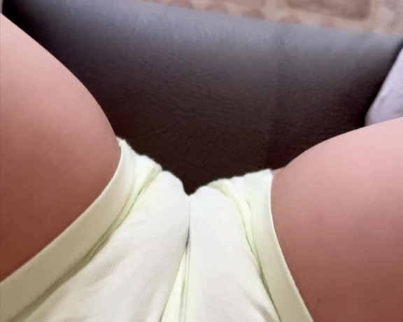 Miss Julia B aka missjuliab - 06-20-2024 OnlyFans Video - When my pussy becomes a camel toe_r0st