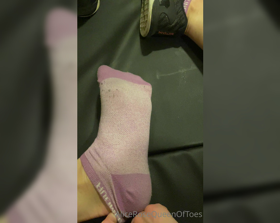 Alice Rose aka alicerosequeenoftoes - 08-30-2022 OnlyFans Video - After my workout, my feet are hot, sweaty, and ready to get out of these shoes