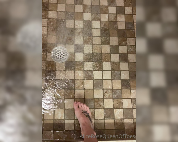 Alice Rose aka alicerosequeenoftoes - 09-07-2022 OnlyFans Video - I may not be a photographer, but I can picture you in the shower with me