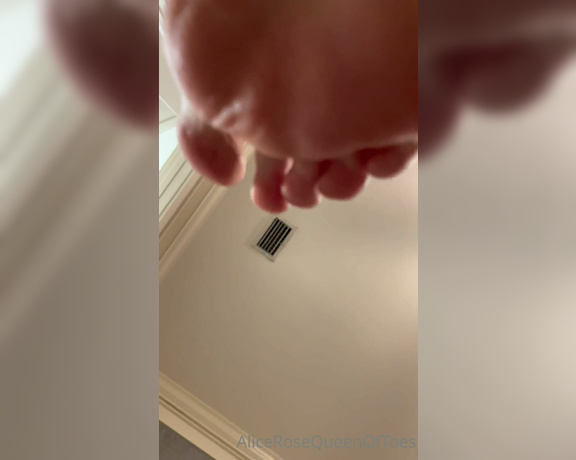 Alice Rose aka alicerosequeenoftoes - 09-27-2022 OnlyFans Video - Hopefully you dont mind getting smothered by my sweaty feet that are fresh out of my