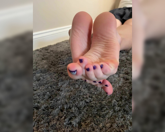 Alice Rose aka alicerosequeenoftoes - 10-14-2022 OnlyFans Video - You go over to your friends house and I just happen to be there  Little