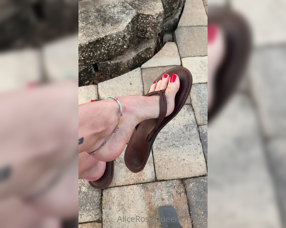 Alice Rose aka alicerosequeenoftoes - 11-06-2022 OnlyFans Video - You get invited to a cookout and me and my dangly flip flops are there