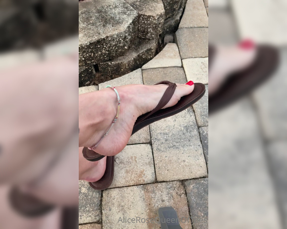 Alice Rose aka alicerosequeenoftoes - 11-06-2022 OnlyFans Video - You get invited to a cookout and me and my dangly flip flops are there