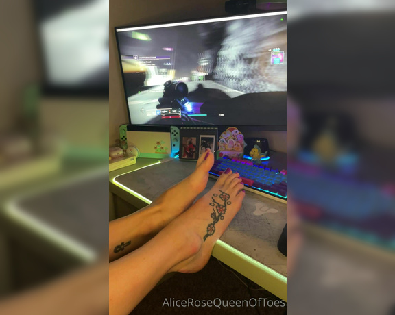 Alice Rose aka alicerosequeenoftoes - 11-04-2022 OnlyFans Video - Happy Friday everyone I hope everyone has had a good week Here is another one of