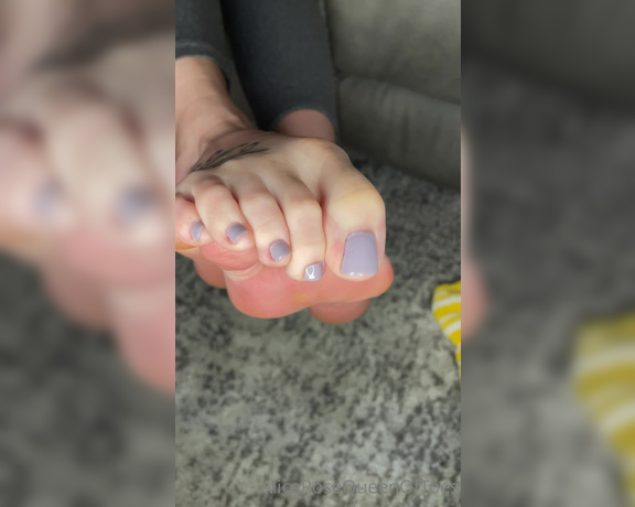 Alice Rose aka alicerosequeenoftoes - 11-22-2022 OnlyFans Video - My feet are always cold and these fuzzy socks are not helping me much  Ill