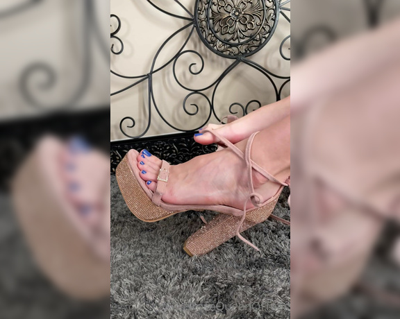 Alice Rose aka alicerosequeenoftoes - 12-09-2022 OnlyFans Video - Id much rather have you taking my heels off, because I know youd show my feet