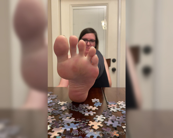 Alice Rose aka alicerosequeenoftoes - 01-23-2023 OnlyFans Video - I invite you over to work on a puzzle, but you should know by now that