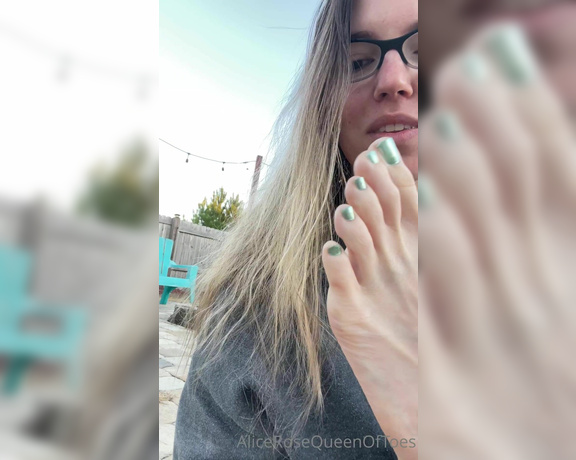 Alice Rose aka alicerosequeenoftoes - 01-18-2023 OnlyFans Video - Its a bit cool outside so you are responsible for keeping my feet warm  I