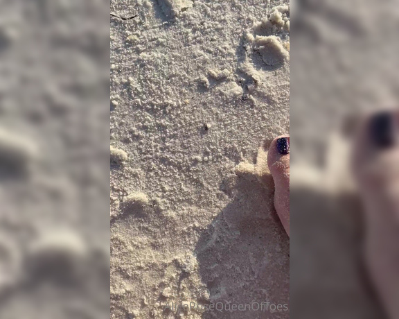 Alice Rose aka alicerosequeenoftoes - 04-06-2023 OnlyFans Video - I asked you to help me rub in some sunscreen and I turn around to see