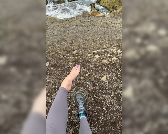 Alice Rose aka alicerosequeenoftoes - 05-29-2023 OnlyFans Video - We go for a hike and I say I need to stop because there might be_ldvw