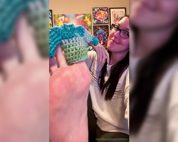 Alice Rose aka alicerosequeenoftoes - 02-24-2024 OnlyFans Video - Something tells me youd do a better job at keeping my feet warm  Im a