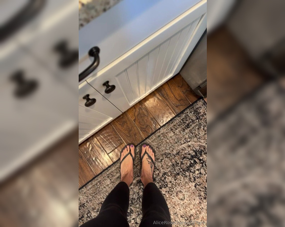 Alice Rose aka alicerosequeenoftoes - 01-17-2024 OnlyFans Video - Theres nothing better than starting off your day with coffee and cute toes   Which