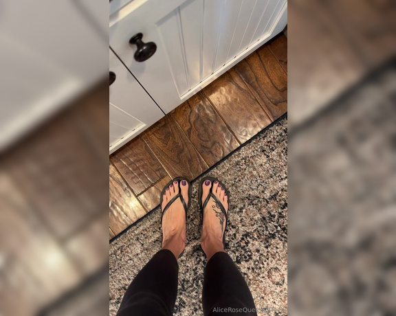 Alice Rose aka alicerosequeenoftoes - 01-17-2024 OnlyFans Video - Theres nothing better than starting off your day with coffee and cute toes   Which