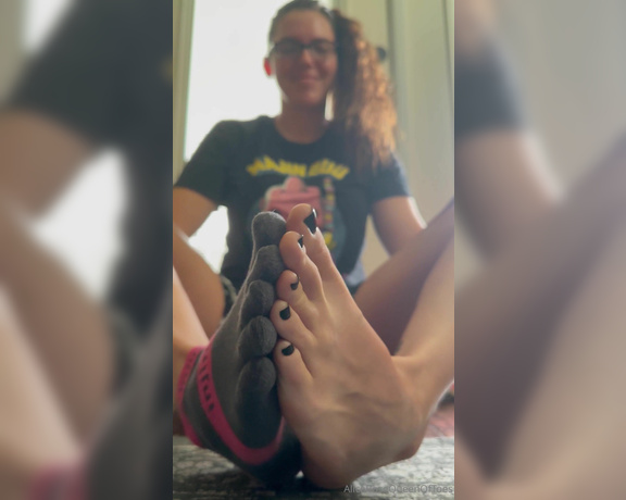 Alice Rose aka alicerosequeenoftoes - 09-12-2024 OnlyFans Video - Dont mind me and my toe socks