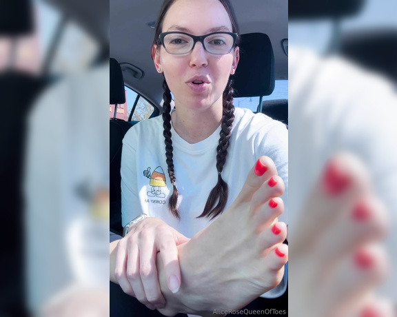 Alice Rose aka alicerosequeenoftoes - 10-14-2024 OnlyFans Video - Me, my cute feet, and bad jokes enjoy