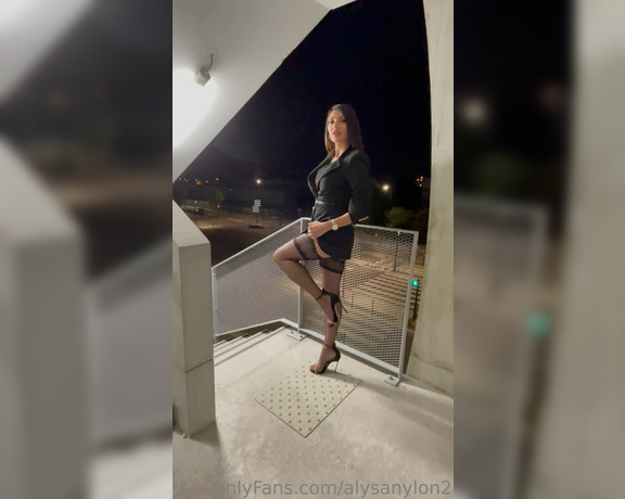 Alysa nylon VIP aka alysanylon2 - 08-12-2023 OnlyFans Video - TEASER VIDEO HARD 157 BLOWJOB IN PUBLIC PLACES nylon stockings, naked under a very short dress