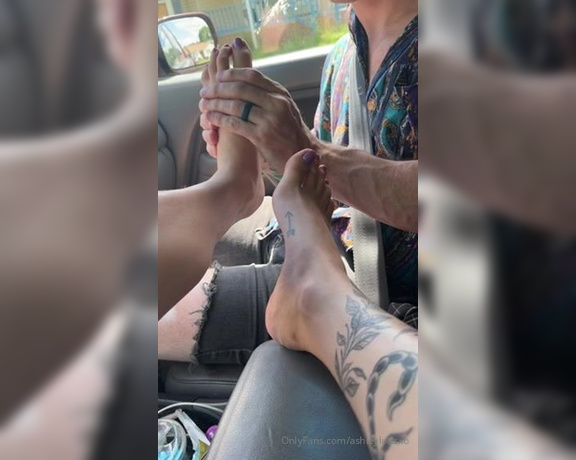 Ashley Lotts aka ashleylottsxo - 05-16-2024 OnlyFans Video - Billy massages my feet after a long drive He was begging to kiss them, I even