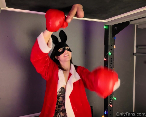 DominaFitness aka dominafitness - 12-26-2024 OnlyFans Video - Hope you all had a nice holiday Thought you might enjoy my take on Boxing Day