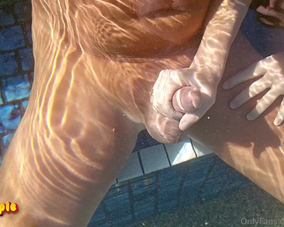 Aussiecple aka aussiecple - 03-18-2024 OnlyFans Video - Some underwater fun in the pool