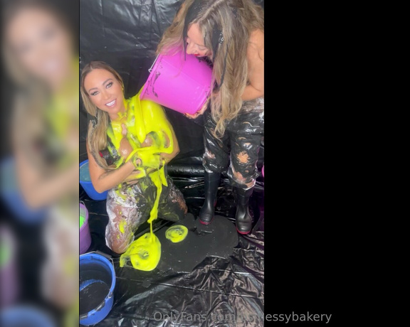 ‍Bsmessybakery ‍ aka bsmessybakery - 07-14-2024 OnlyFans Video - Check your DMs for the full video of me and the very beautiful nataliaforrest1 filling our