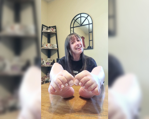 Crystal Paris aka one.lonely.foot - 06-21-2024 OnlyFans Video - New pedi