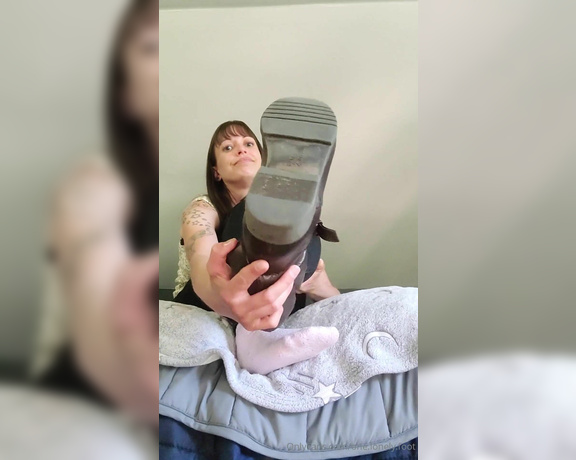 Crystal Paris aka one.lonely.foot - 06-27-2024 OnlyFans Video - Cum to my sweaty feet