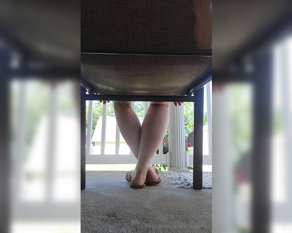 Crystal Paris aka one.lonely.foot - 06-25-2024 OnlyFans Video - Taking a quick rest in my Reefs