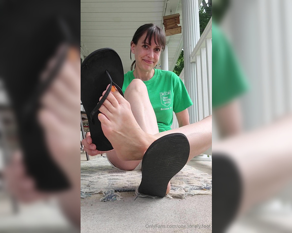 Crystal Paris aka one.lonely.foot - 07-14-2024 OnlyFans Video - Showing off my super smooth feet