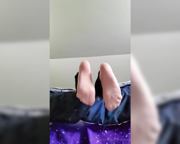 Crystal Paris aka one.lonely.foot - 08-22-2024 OnlyFans Video - Rub them before you stroke